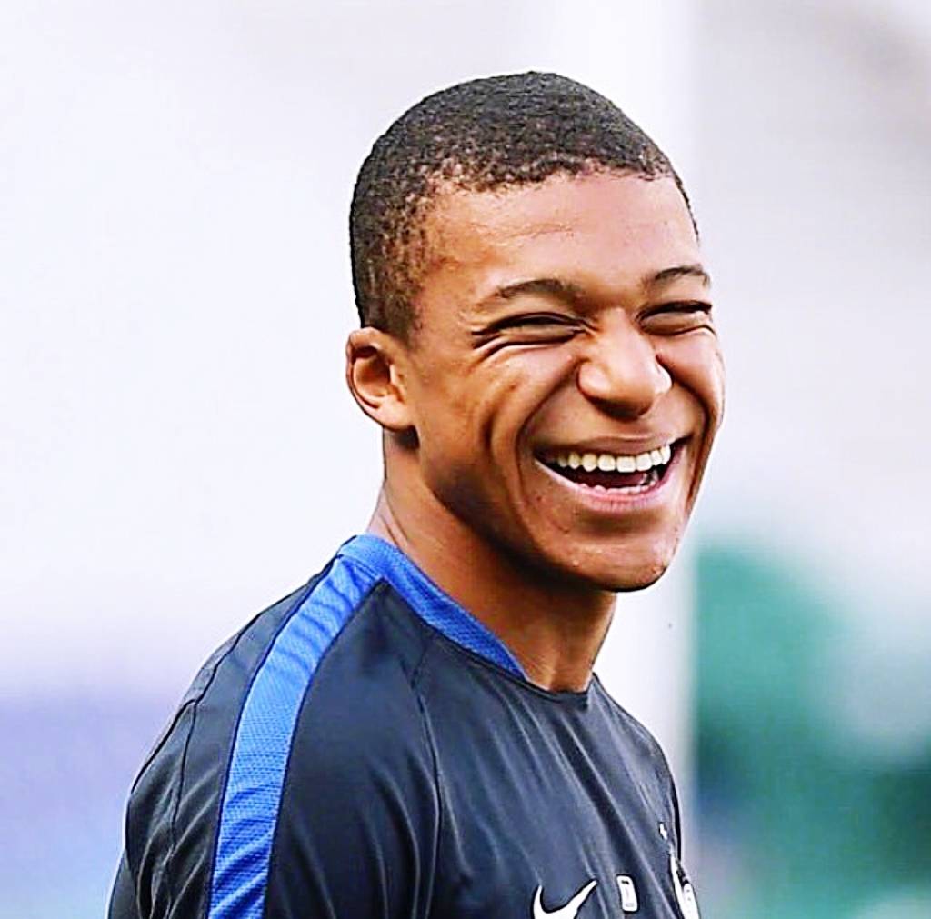 开云体育下载入口-关于姆巴佩与70激战C9分钟，晋级下一阶段胜负难料！，梅西焦点对战赛场气氛高涨的信息