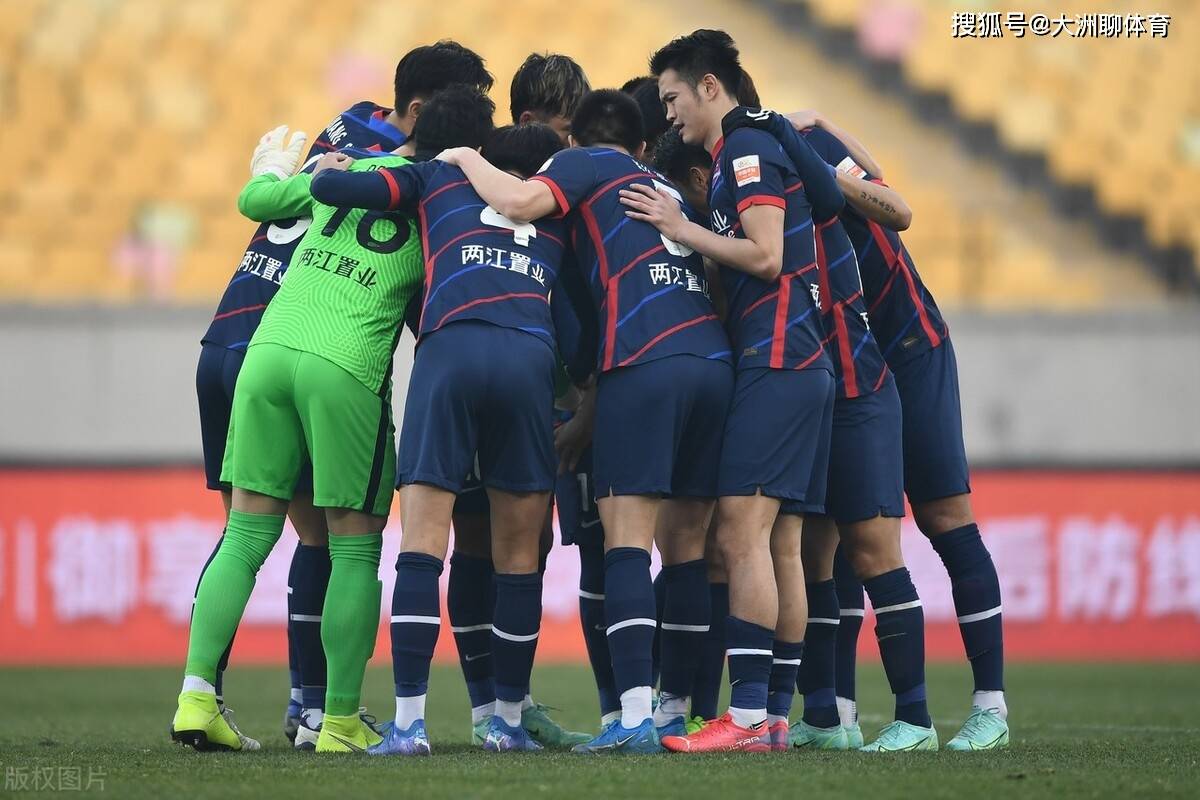 今晚体能课后，尼斯主帅复盘备战法甲，压力陡增，球探报告显示潜力