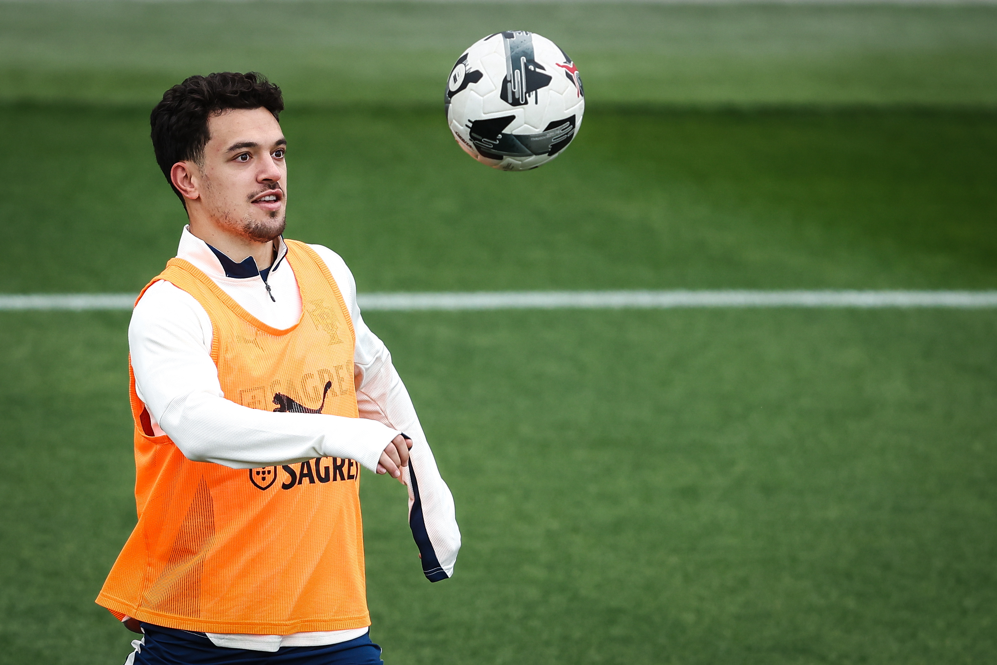 开云体育下载官网-包含葡萄牙体育训练开放日，赛前官宣签约引欢呼，CBA季后赛在即，控场能力受关注的词条