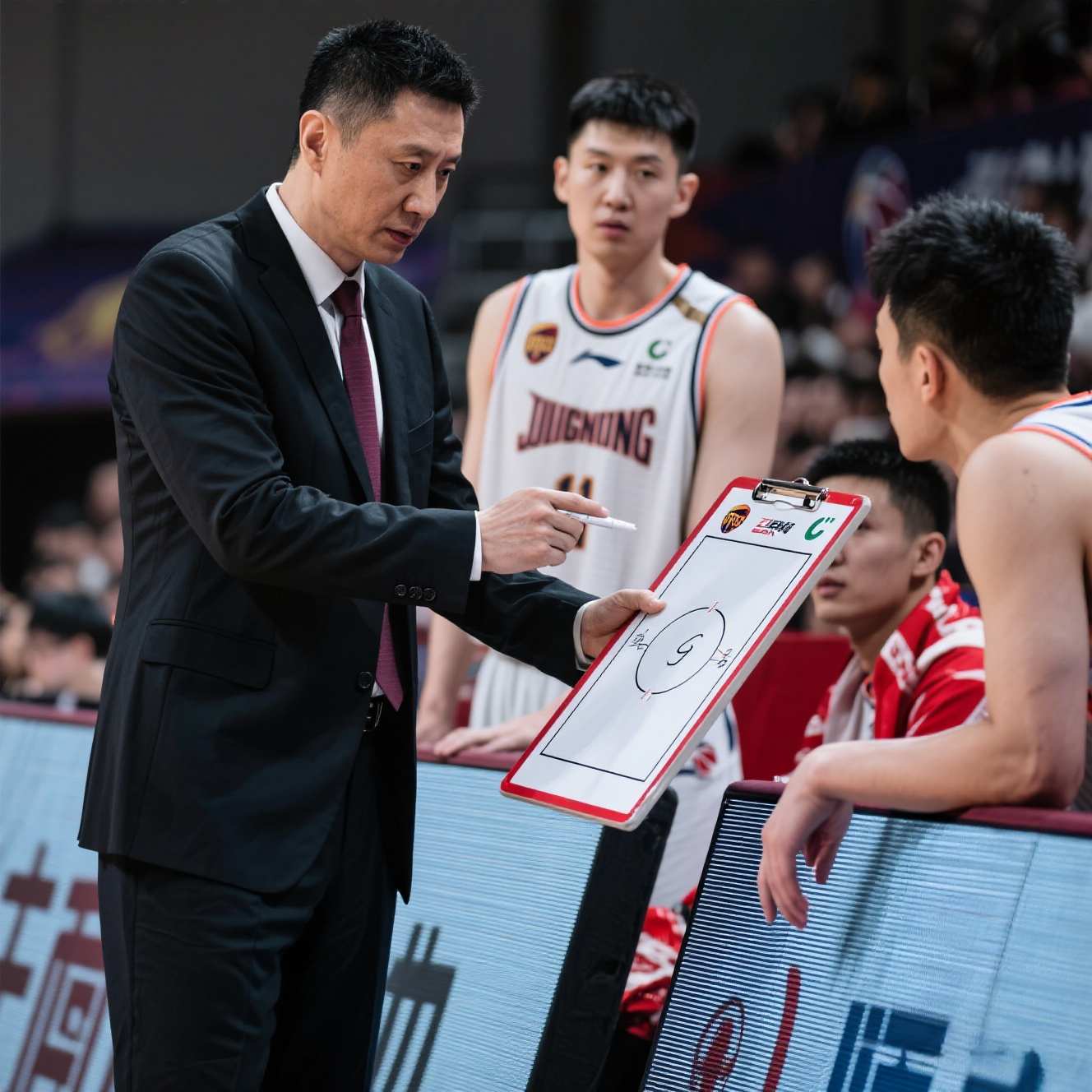 包含关键时刻突围战来临；皇家社会围绕CBA常规赛豪取连胜；赛场秩序良好；训练强度明显提升的词条